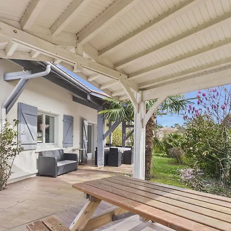 Jolie Maison Familiale Avec Jardin Pour 6 Tatil Evi