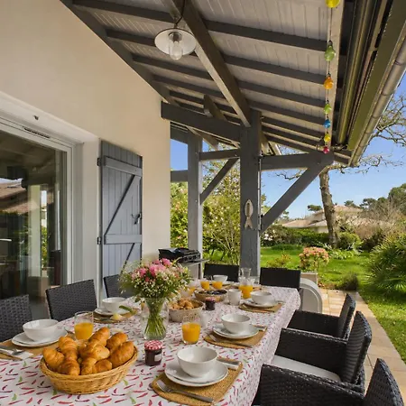 Hébergement de vacances Jolie Maison Familiale Avec Jardin Pour 6 *